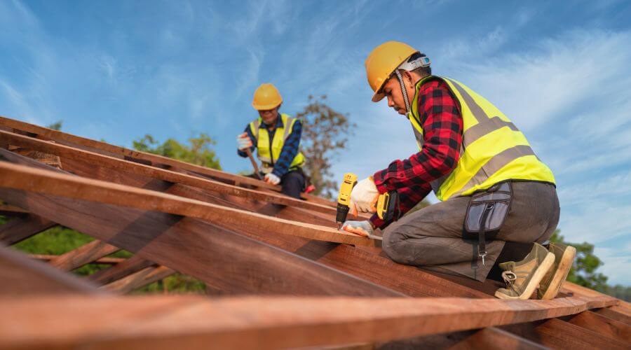 Professional residential roofers in Holly, MI